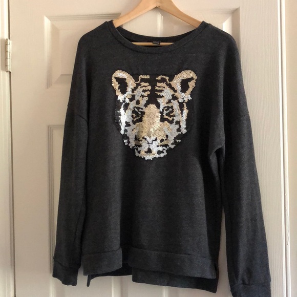 Forever 21 Sweaters - Oversized sequins tiger sweatshirt